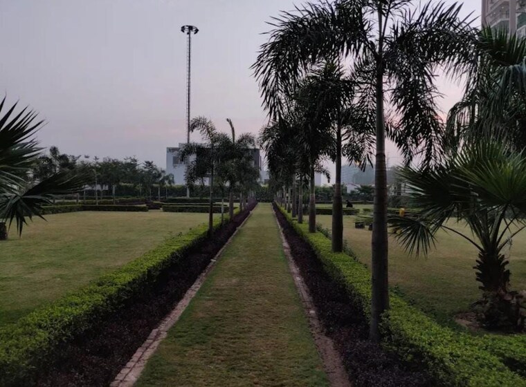 Garden, motiaz-royal-citi 3 Bedroom 1910 Sq.Ft. Apartment In Ambala Highway Zirakpur 10322162