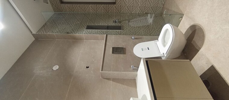 Bathroom, east of kailash 3 Bedroom 1125 Sq.Ft. Builder Floor In East Of Kailash Delhi 10322217