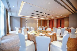 Living Room in 3 BHK Apartment at Kolkatta Gpo – for Sale