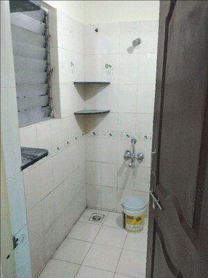 Bathroom in 1.5 BHK Apartment at Anand Park, Wadgaon Sheri – for Rent