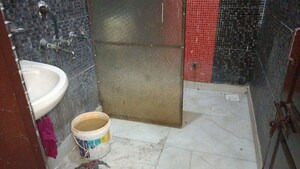 Bathroom in 2 BHK Builder Floor at Vaishali Sector 2 – for Rent