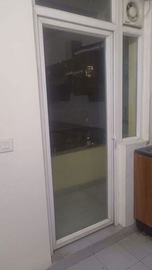 Room in 3 BHK Builder Floor at Amrapali Awadh, Indira Nagar – for Rent