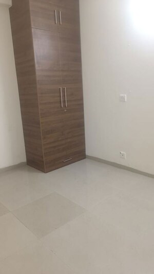 Room in 3 BHK Builder Floor at Amrapali Awadh, Indira Nagar – for Rent