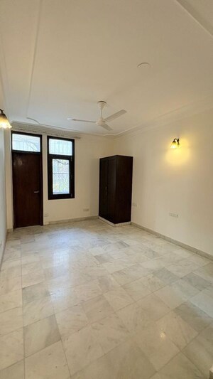 Room in 4 BHK Builder Floor at New Friends Colony – for Rent