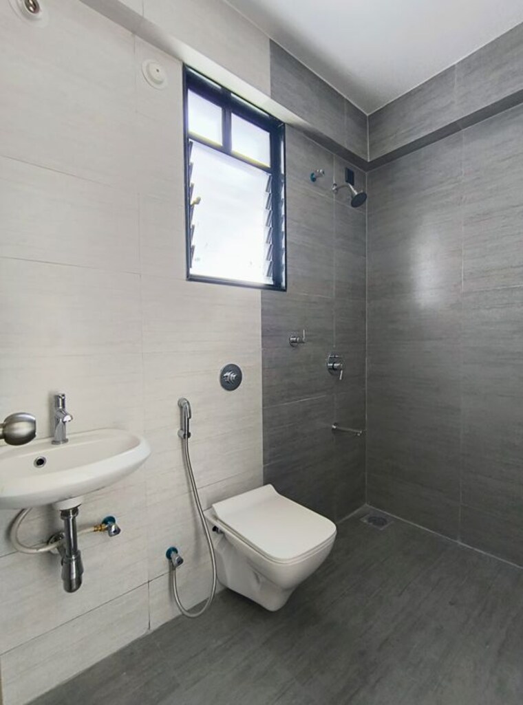 Bathroom, unique-youtopia 2 Bedroom 750 Sq.Ft. Apartment In Kharadi Pune 10322280