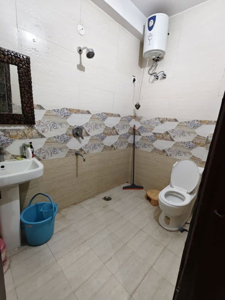 Bathroom, sector 30 3 Bedroom 1800 Sq.Ft. Builder Floor In Sector 30 Gurgaon 10322273