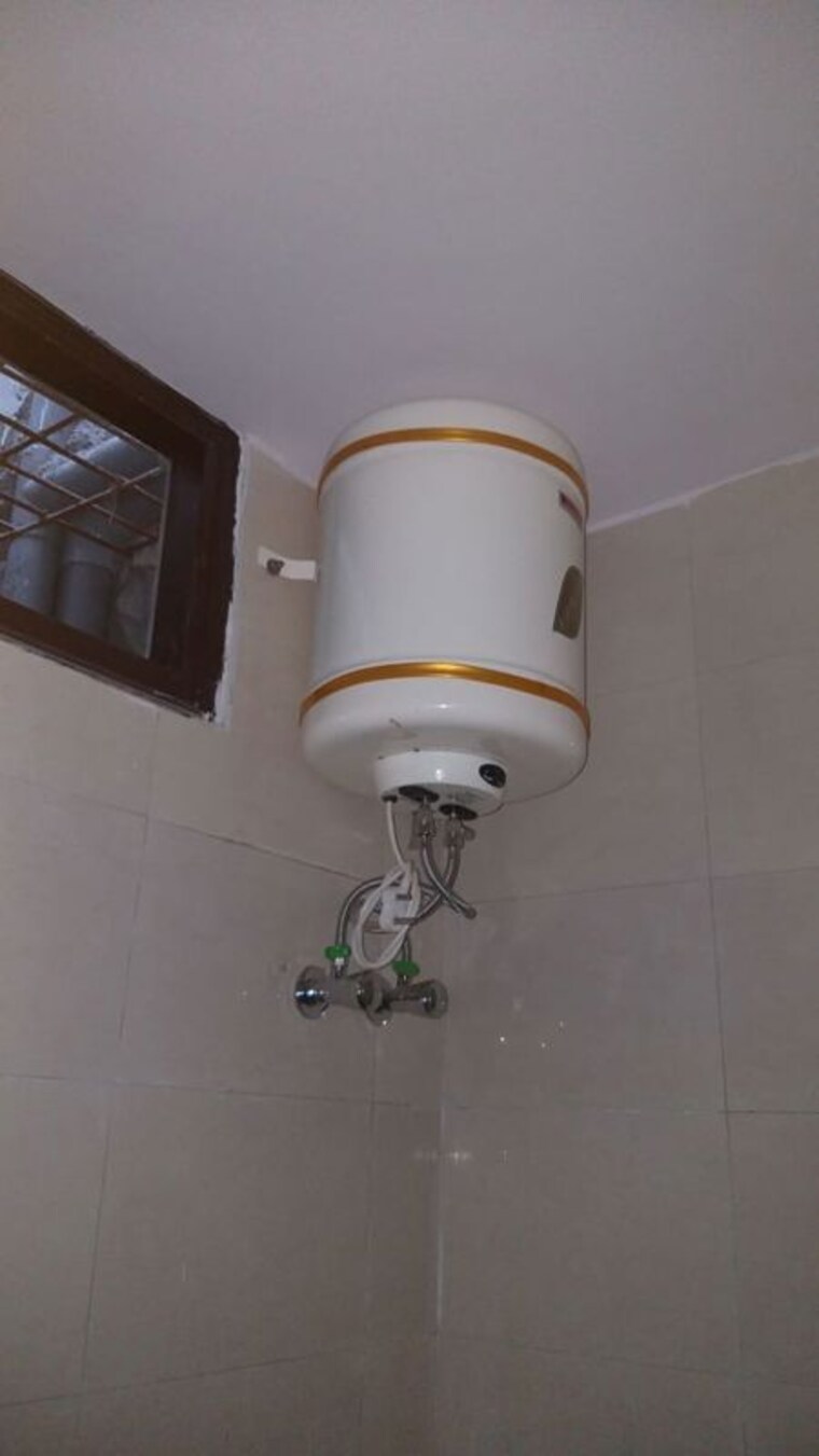 Bathroom, sewa nagar 1 Bedroom 450 Sq.Ft. Builder Floor In Sewa Nagar Delhi 10322258