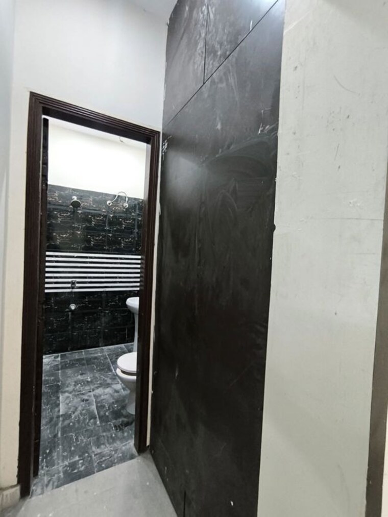 Bathroom, vip-ashiana-homes 6 Bedroom 3600 Sq.Ft. Independent House In Vip Road Zirakpur 10322331