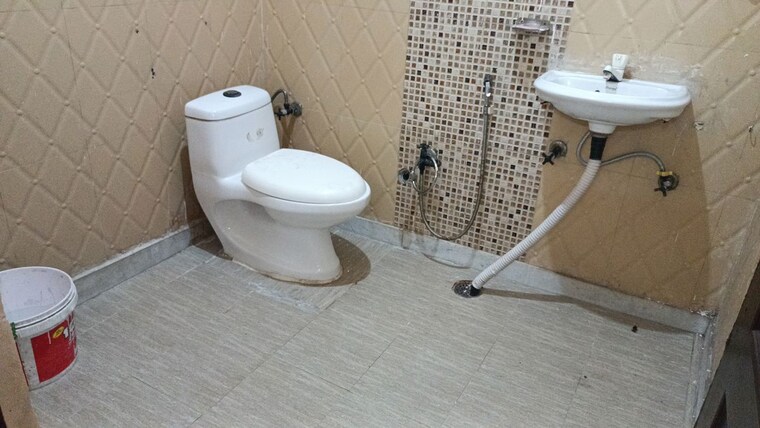 Bathroom, vaishali sector 2 2 Bedroom 970 Sq.Ft. Builder Floor In Vaishali Sector 2 Ghaziabad 10322279