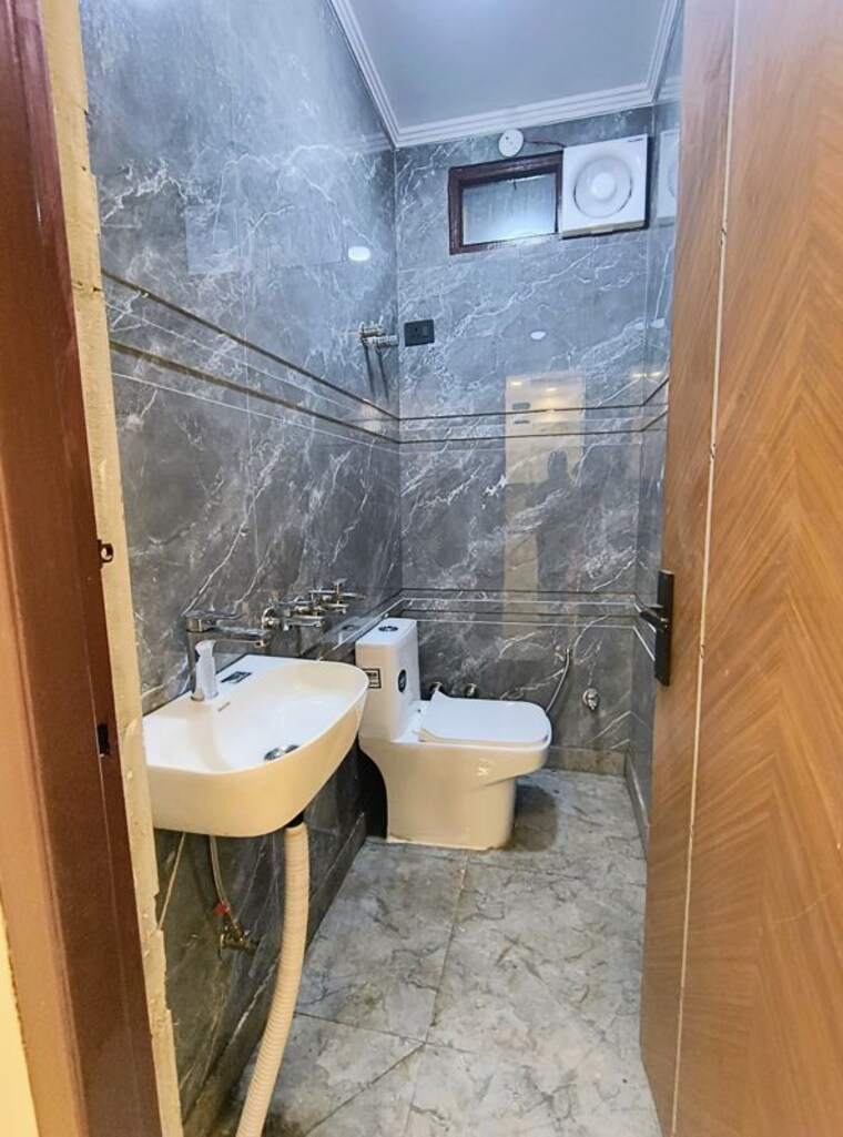 Bathroom, govindpuri 1 RK 220 Sq.Ft. Builder Floor In Govindpuri Delhi 10322327