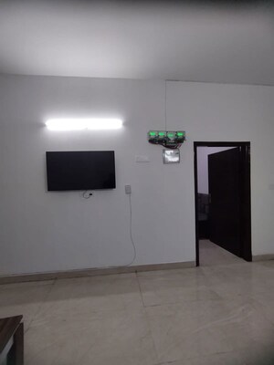 Room in 3 BHK Builder Floor at Sector 50 – for Rent