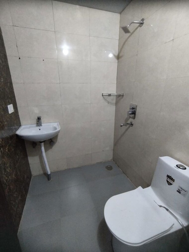 Bathroom, sector 50 3 Bedroom 2000 Sq.Ft. Builder Floor In Sector 50 Gurgaon 10322318