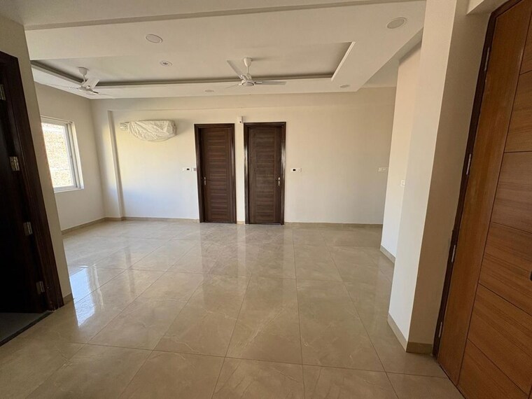 Room, hlp-palmillas 3 Bedroom 200 Sq.Yd. Independent House In Vip Road Zirakpur 10322317