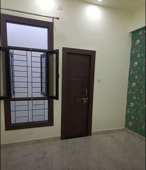 Room in 3 BHK Apartment at Rishita Manhattan, Gomti Nagar – for Rent