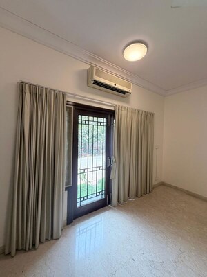 Room in 4 BHK Apartment at HM Fort St John, St Johns Road – for Rent