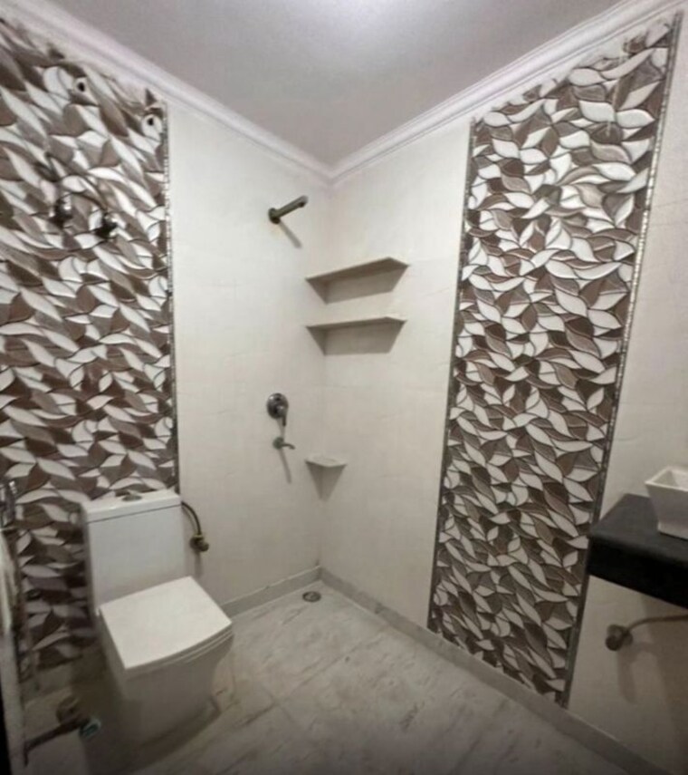 Bathroom, freedom fighters enclave 1 Bedroom 450 Sq.Ft. Builder Floor In Freedom Fighters Enclave Delhi 10322370