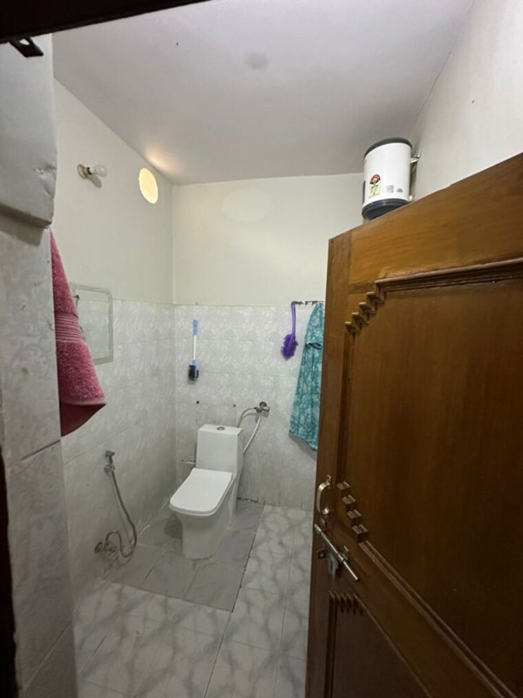 Bathroom, indira nagar 2 Bedroom 1000 Sq.Ft. Builder Floor In Indira Nagar Lucknow 10322398