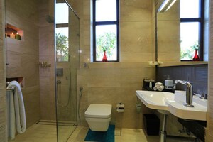 Team Area in 3 BHK Apartment at Ambience Creacions, Sector 22 – for Sale