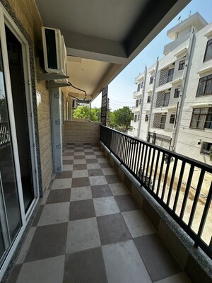 Balcony in 1 BHK Builder Floor at Sector 52 – for Rent