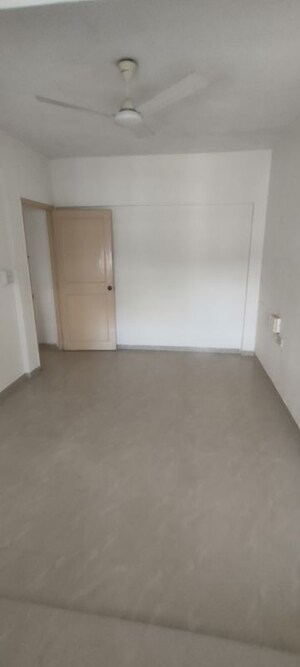 Room in 1 BHK Apartment at Kandivali West – for Sale