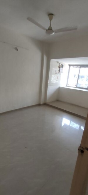 Room in 1 BHK Apartment at Kandivali West – for Sale