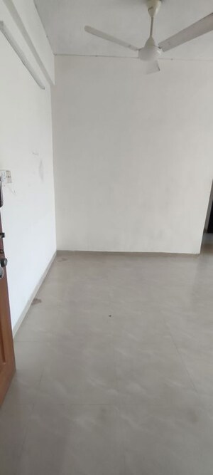 Room in 1 BHK Apartment at Kandivali West – for Sale