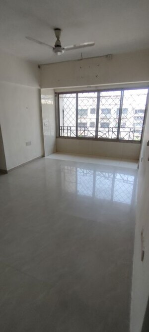 Room in 1 BHK Apartment at Kandivali West – for Sale