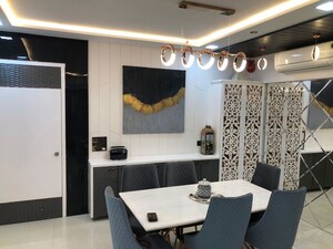 Team Area in 3 BHK Apartment at Mahim West – for Sale