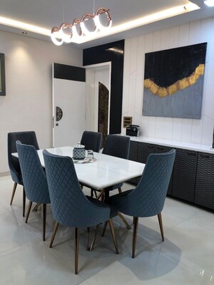 Team Area in 3 BHK Apartment at Mahim West – for Sale