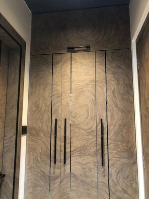 Furnished Amenities in 3 BHK Apartment at Mahim West – for Sale