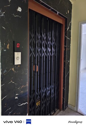 Lift in 2 BHK Builder Floor at Nayabad – for Sale