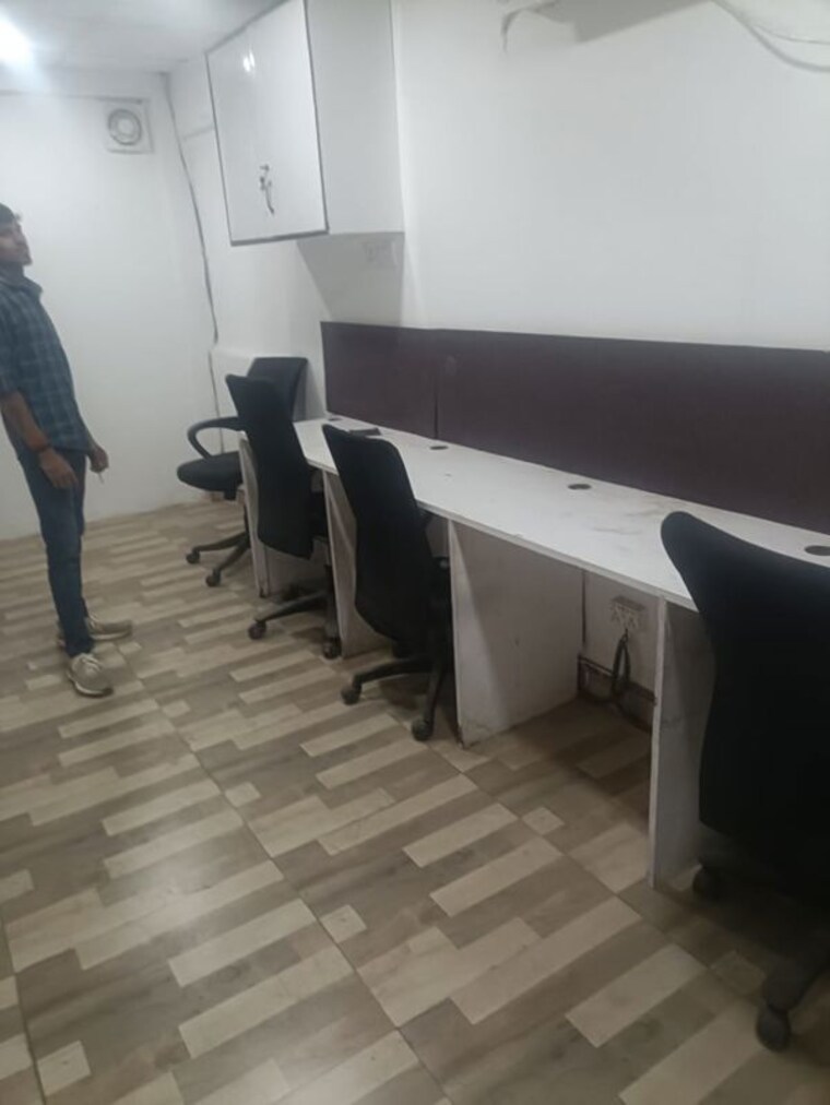  Parking, sector 2 Commercial Office Space 600 Sq.Ft. In Sector 2 Noida 10322516