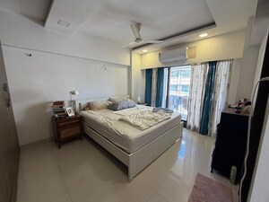 Bedroom in 2 BHK Apartment at Khar West – for Rent