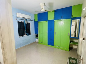 Room in 2 BHK Apartment at Roopena Agrahara – for Rent
