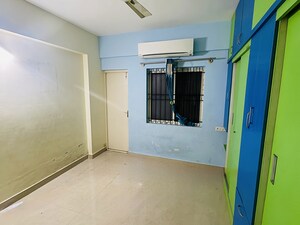 Room in 2 BHK Apartment at Roopena Agrahara – for Rent