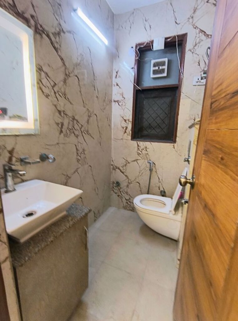 Bathroom, govindpuri 2 Bedroom 800 Sq.Ft. Builder Floor In Govindpuri Delhi 10322539
