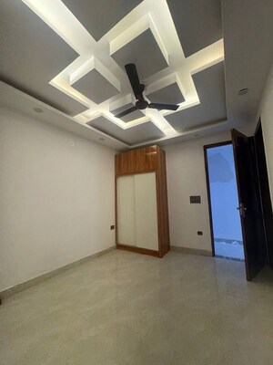 Room in 3 BHK Apartment at Aarya Vihar, Sector 73 – for Sale