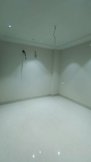 Room in 3 BHK Builder Floor at Rajpur – for Sale