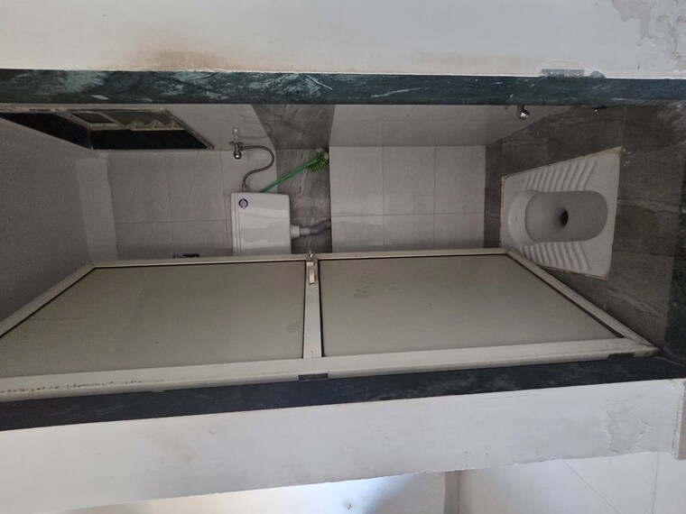 Bathroom, malad east 1 Bedroom 300 Sq.Ft. Apartment In Malad East Mumbai 10322547