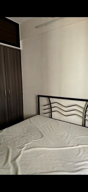 Bedroom in 1 BHK Apartment at Goregaon West – for Rent