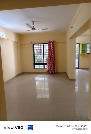 Room in 2 BHK Apartment at Kumar Primavera, Wadgaon Sheri – for Rent