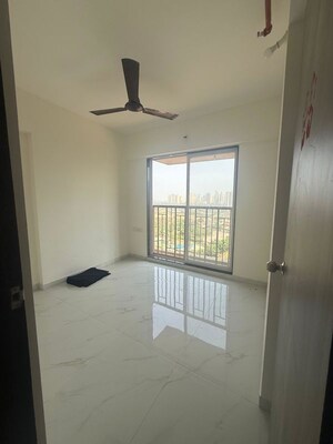 1 BHK Apartment For Rent in Metropolis Bayside, Kasarvadavali