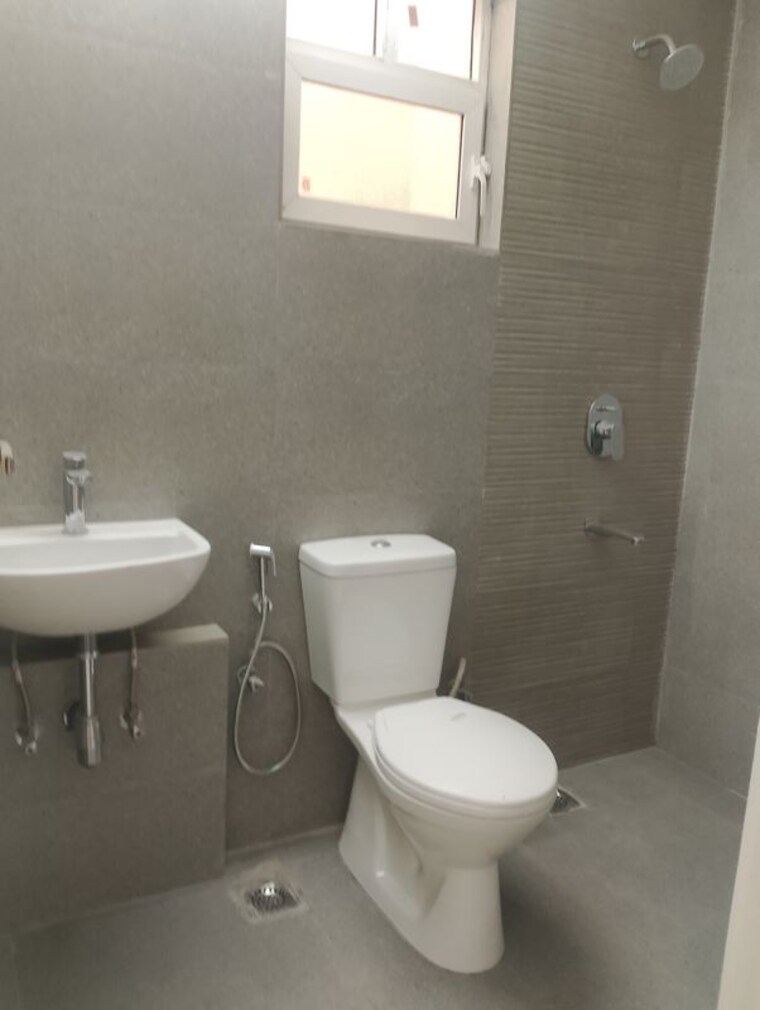 Bathroom, signature-global-city 2 Bedroom 1100 Sq.Ft. Builder Floor In Sector 37d Gurgaon 10322692