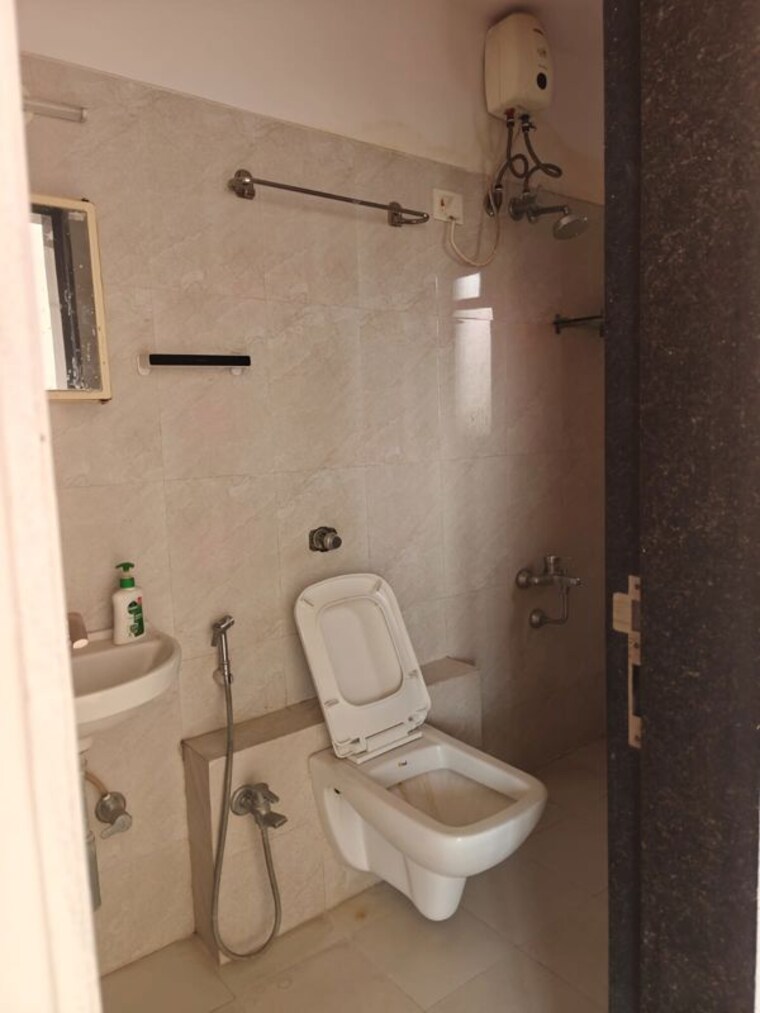 Bathroom, puranik-city 2 Bedroom 700 Sq.Ft. Apartment In Kasarvadavali Thane 10322777