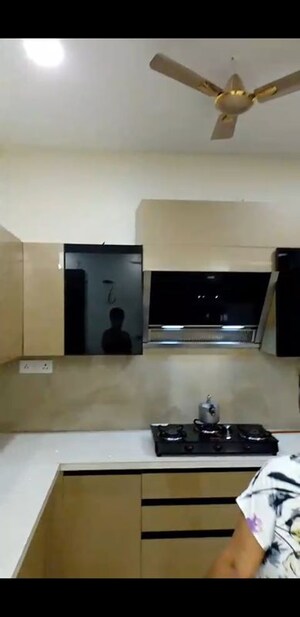 Team Area in 3 BHK Builder Floor at Sector 85 – for Rent