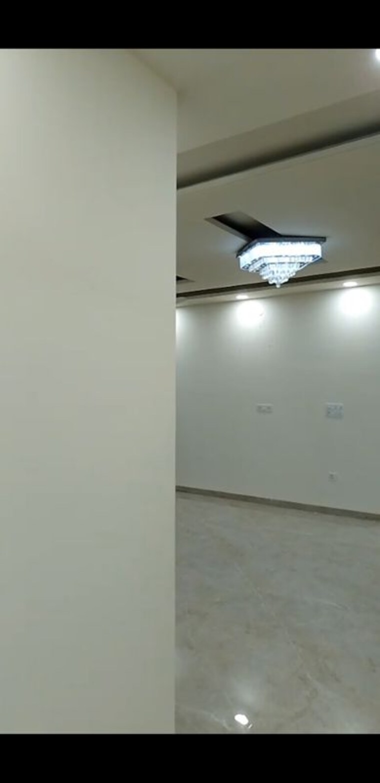 Room, sector 85 3 Bedroom 250 Sq.Yd. Builder Floor In Sector 85 Faridabad 10322816
