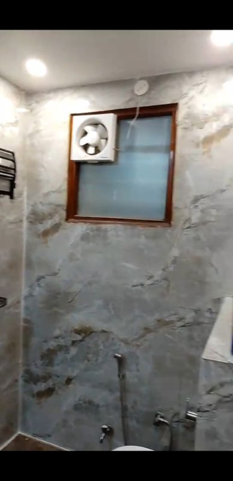 Room, sector 85 3 Bedroom 250 Sq.Yd. Builder Floor In Sector 85 Faridabad 10322816