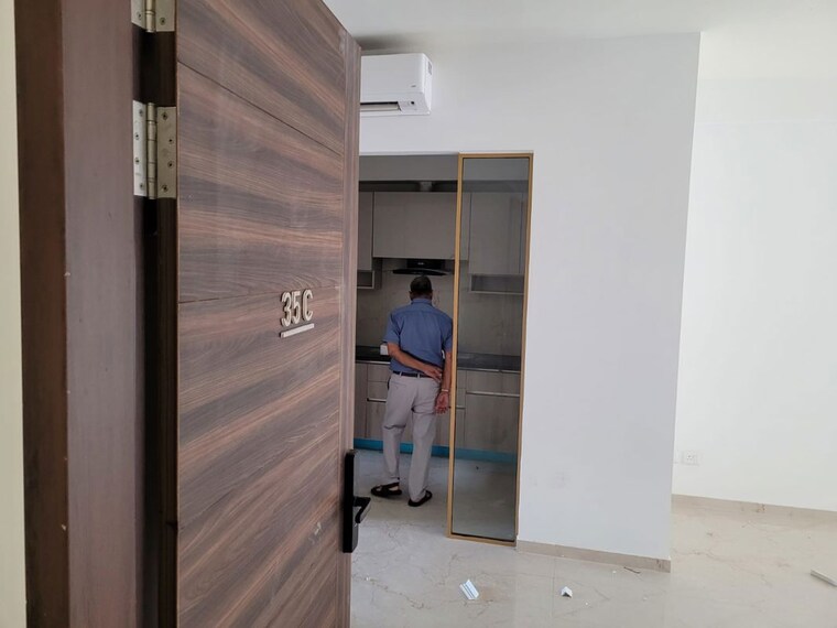 Bathroom, smart-world-orchard 3.5 Bedroom 1600 Sq.Ft. Apartment In Sector 61 Gurgaon 10322830