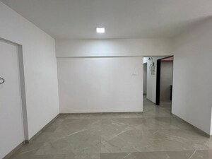 Room in 3 BHK Apartment at Emerald Apartment Santacruz, Santacruz East – for Rent