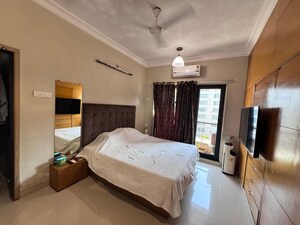 2 BHK Apartment For Rent in Dheeraj Godavari Apartment, Malad West